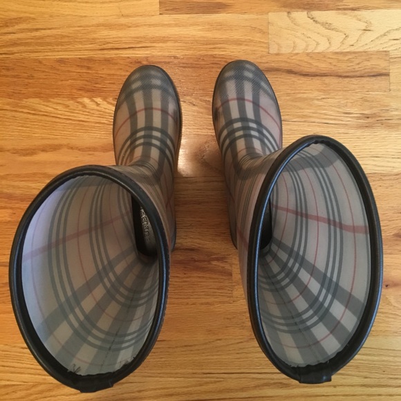 Burberry Rainboots - Picture 4 of 5